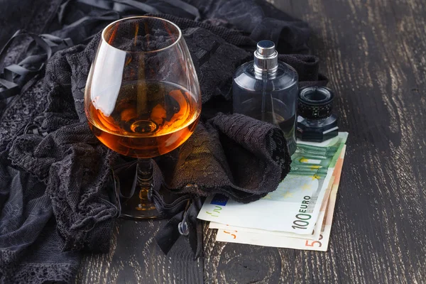 Lingerie preta com dinheiro — Fotografia de Stock