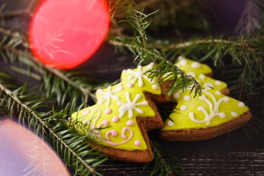 Gingebread çerezleri Noel akşam çayla