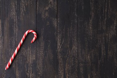 Noel candy düz yatıyordu