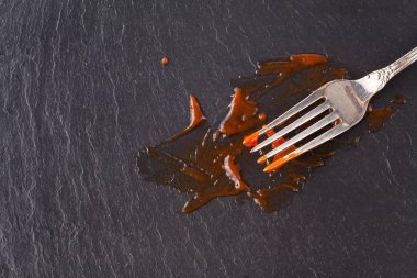 Domates ketçap kayrak tablo lekeli çatal