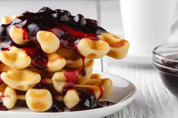 Homemade belgian waffles with blueberries and jam on the light table — Stock Photo, Image