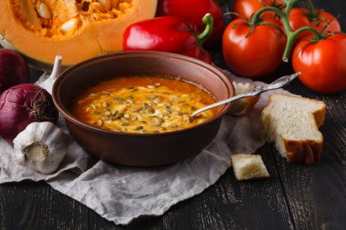 Mevsimlik sıcak balkabağı çorbası, vegaterian gıda kavramı