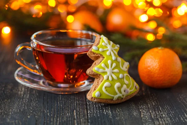 Nane ve mandalina ile geleneksel kış içecek. Noel içki