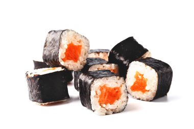 Somon ve Philadelphia peynir rulo beyaz bir arka kümesi