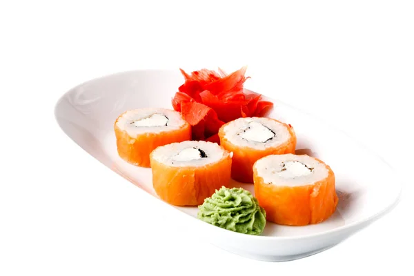 Filadelfia Maki Sushi hecho de salmón crudo fresco, queso crema a —  Fotos de Stock