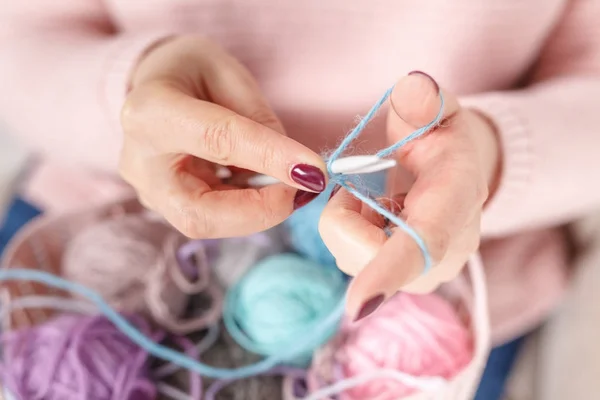 Female knitting colored yarn — Stock Photo, Image