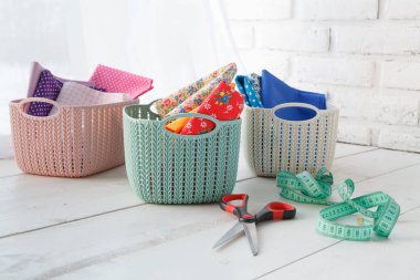 Plastik sepet - el yapımı aksesuarlar için ev organizatörleri