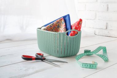 El yapımı aksesuarlar için plastik kaplar