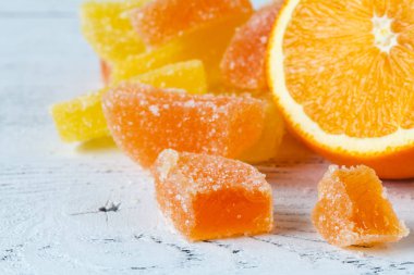 Marmelad şeker masada yığını