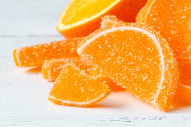 Turuncu marmelad masada slided portakal ile