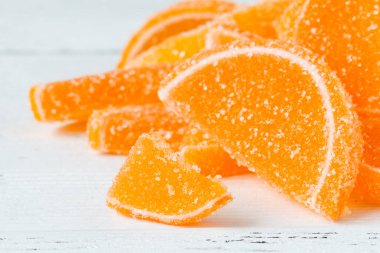 Turuncu marmelad masada slided portakal ile