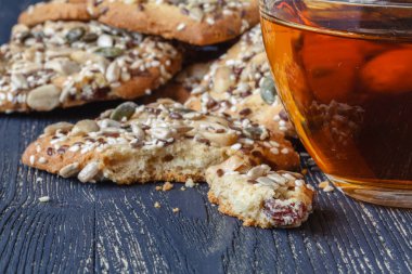 Tohum ve fındık ile ev yapımı tatlılar