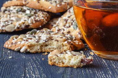 Tohum ve fındık ile ev yapımı tatlılar