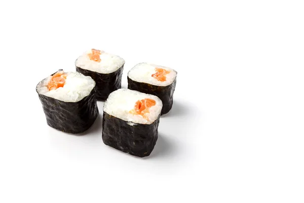 Makizushi. Deliciosos rollos de sushi sobre blanco. Maki. — Foto de Stock