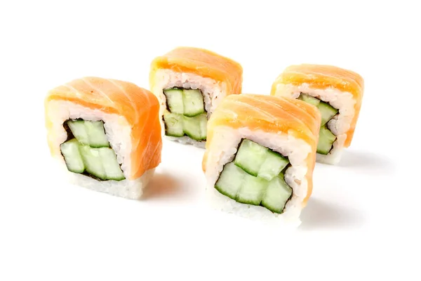 Rollos de sushi aislados en blanco — Foto de Stock