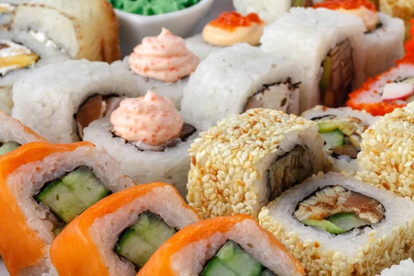 Sushi roll met tonijn Stockfoto