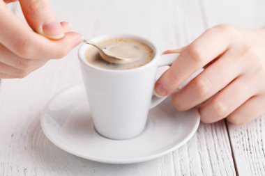 sıcak kahve ve breakfas zaman