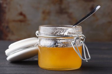 Halk Hekimliği bal ve şifalı otlar konsepti ile