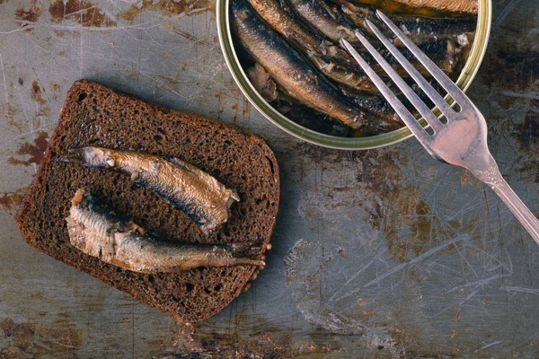 Dose Sprotten in Öl — Stockfoto