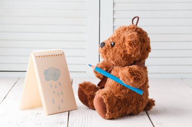 Çocuk çizmek öğrenme, teddy ile boyalar