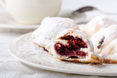 Ev yapımı tatlı çay ile