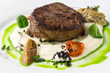 ahşap masa, lezzetli biftek biftek yakın çekim