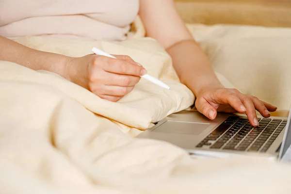 Mobile Office Home Remote Work Adult Woman Pajamas Bed Home — Stock Photo, Image