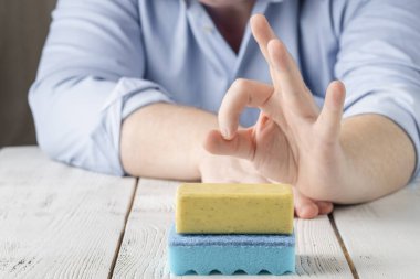 Hijyenin mikrop ve virüslerin yayılmasını yavaşlatmak için önemi, sabun dezenfektanları ve temizlik malzemeleri. Eğrinin düzleşmesi için temizlik malzemeleri.