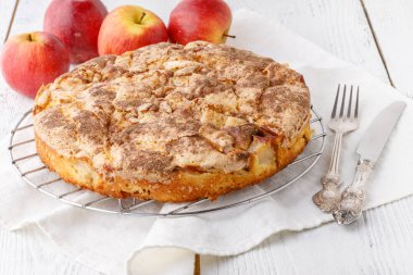 Lezzetli ev yapımı elmalı turta.