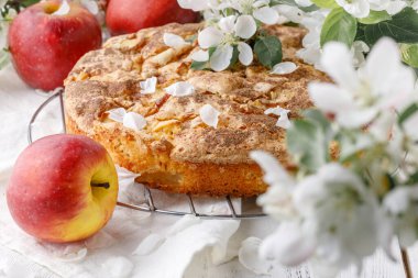 Lezzetli ev yapımı elmalı turta.