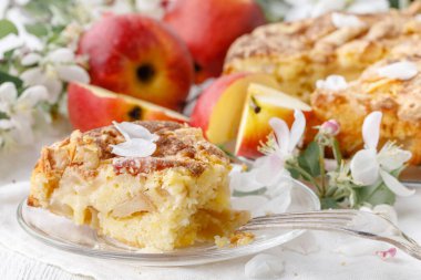 Lezzetli ev yapımı elmalı turta.