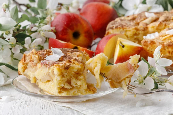 Tarte Aux Pommes Fichier Non Affûté Sur Table Blanche Avec — Photo