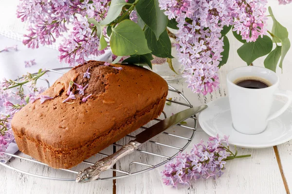 Kahvaltı için klasik çikolatalı pasta.