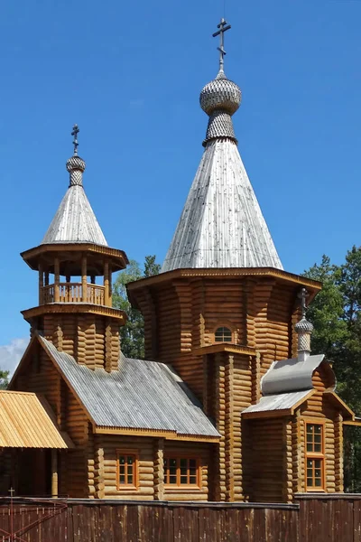 Stary rosyjski drewniany kościół. — Zdjęcie stockowe