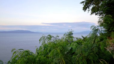 Dağların güzel koy bir görünüm.