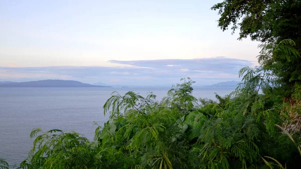 Dağların güzel koy bir görünüm.