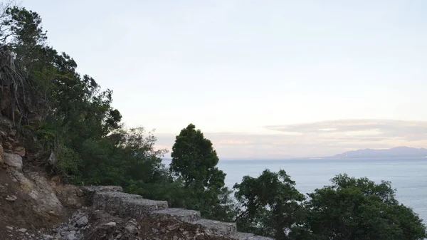 Dağların güzel koy bir görünüm.