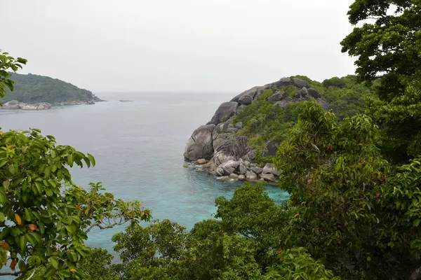 Dağların güzel koy bir görünüm.