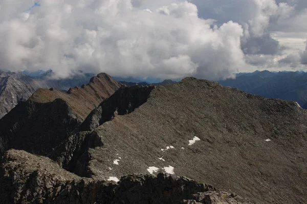 Dağ zirveleri ve dağ sıralarının sayısı.
