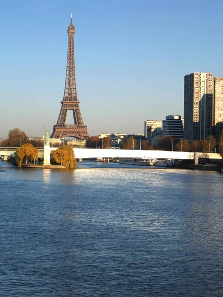 Egy másik kilátás nyílik az Eiffel-torony. — Stock Fotó