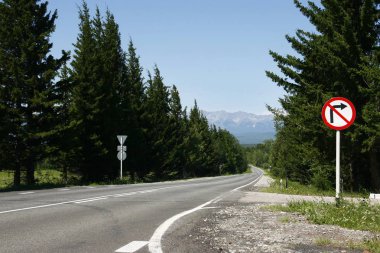 yol mesafe içine uzanır..