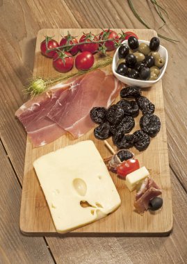 Yemek masası dekorasyonu. 