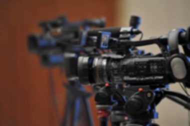 Arka arka plan bulanık fotoğraf makinesinin video konferans kayıt