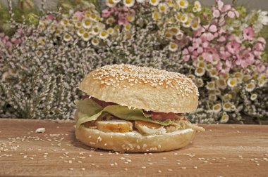  Bir Bagel marul ve domates ile sağlıklı Türkiye sandviç