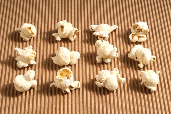 Palomitas de maíz aisladas sobre fondo —  Fotos de Stock