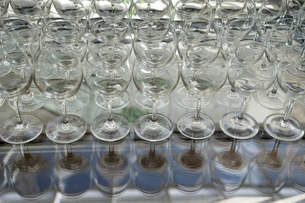 Empty glasses in restaurant — Stock Photo, Image