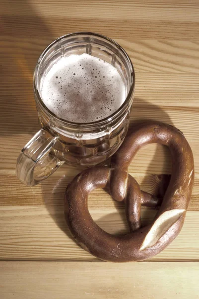 Kalter Becher Bier — Stockfoto