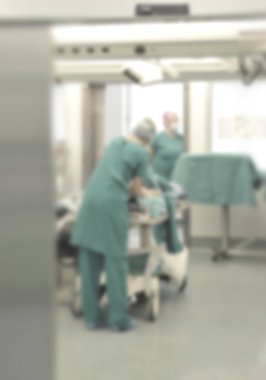 Takım cerrah ameliyathane bulanık içinde işte