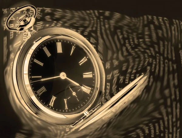 Pojęcie czasu. Zegarek kieszonkowy stylowe — Zdjęcie stockowe