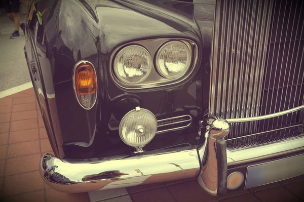 ヘッドライト ランプの古典的な車 - ヴィンテージ効果スタイル写真 — ストック写真